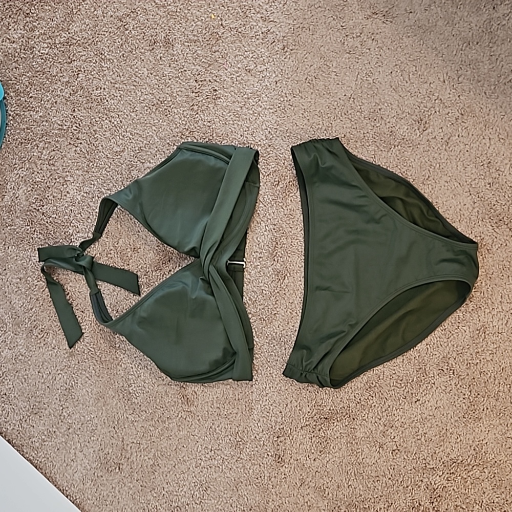 Athleta bikini top and full tide bottoms- size large and 38D/DD